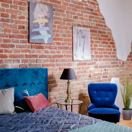 Urban Parking Free Bed & Breakfast