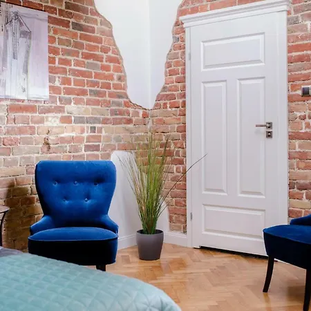 Urban Parking Free Bed & Breakfast