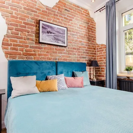 Urban Parking Free Bed & Breakfast