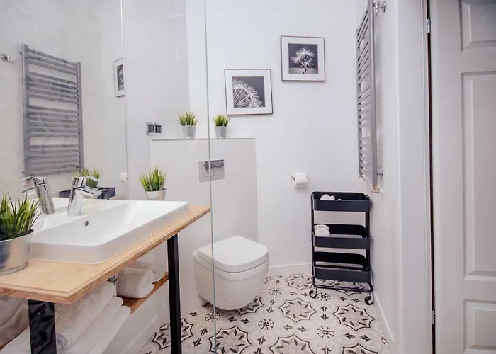 Urban Parking Free Bed and Breakfast